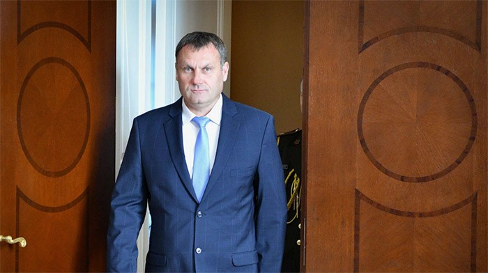 ЗАШАТАЛОСЬ КРЕСЛО