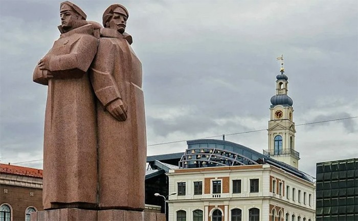 ГЛАВНОЕ В РАССЛЕДОВАНИИ НЕ ВЫЙТИ НА САМИХ СЕБЯ