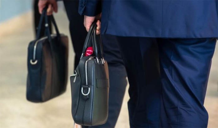 ЛАТВИЯ И ЛИТВА ПРЕВРАЩАЮТСЯ В БЮРОКРАТИЧЕСКИЕ АНКЛАВЫ