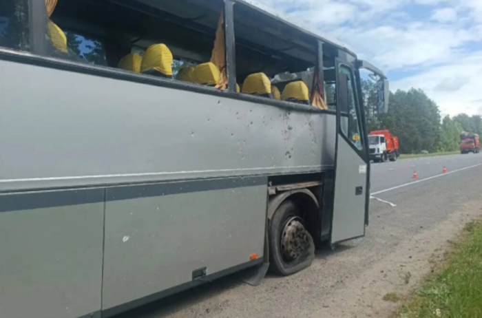 ОБЩЕЖИТИЕ, ДВА АВТОБУСА, ПОЕЗД