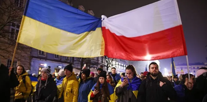 ПОЛЯКИ ПЕРЕВОСПИТЫВАЮТ УКРАИНЦЕВ
