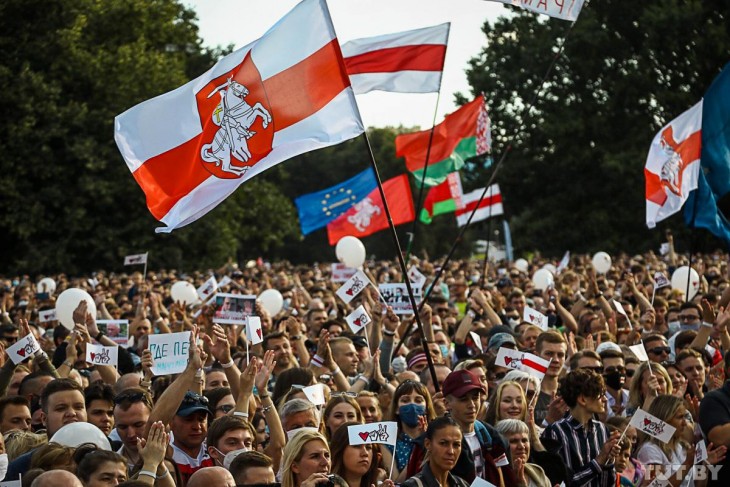 К чему приведет война флагов в Беларуси