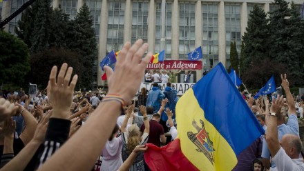 После Беларуси &mdash; Молдова: многовекторность вызвала еще один кризис