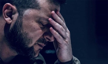 СЛУГЕ НЕ МЕСТО ЗА СТОЛОМ