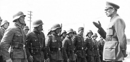 Зачем Гитлер держал в Курляндском котле две лучшие армии?