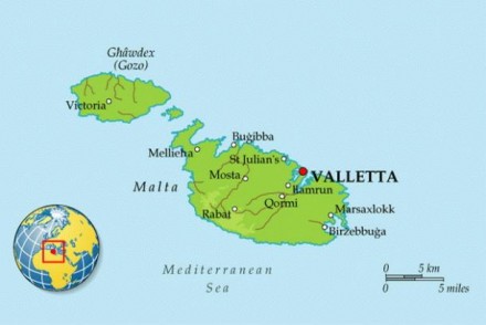 Мальта, разводы и хвостатые люди